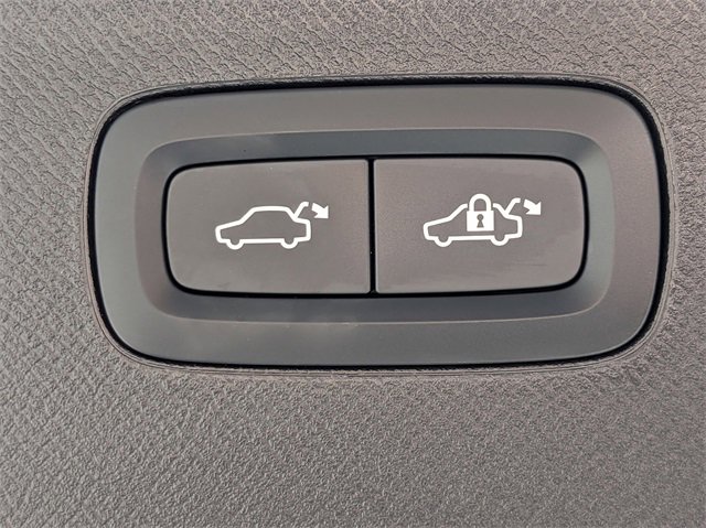 New 2025 Volvo XC90 B6 Core image 14