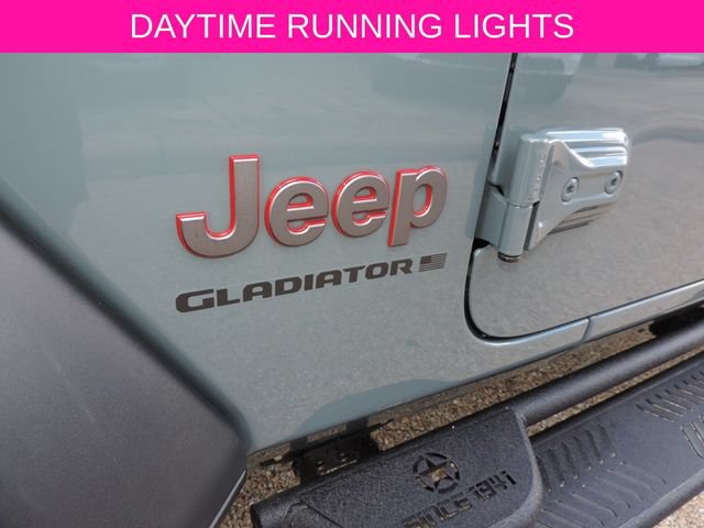 Used 2025 Jeep Gladiator Rubicon w/ Convenience Group AWD/4WD image 14