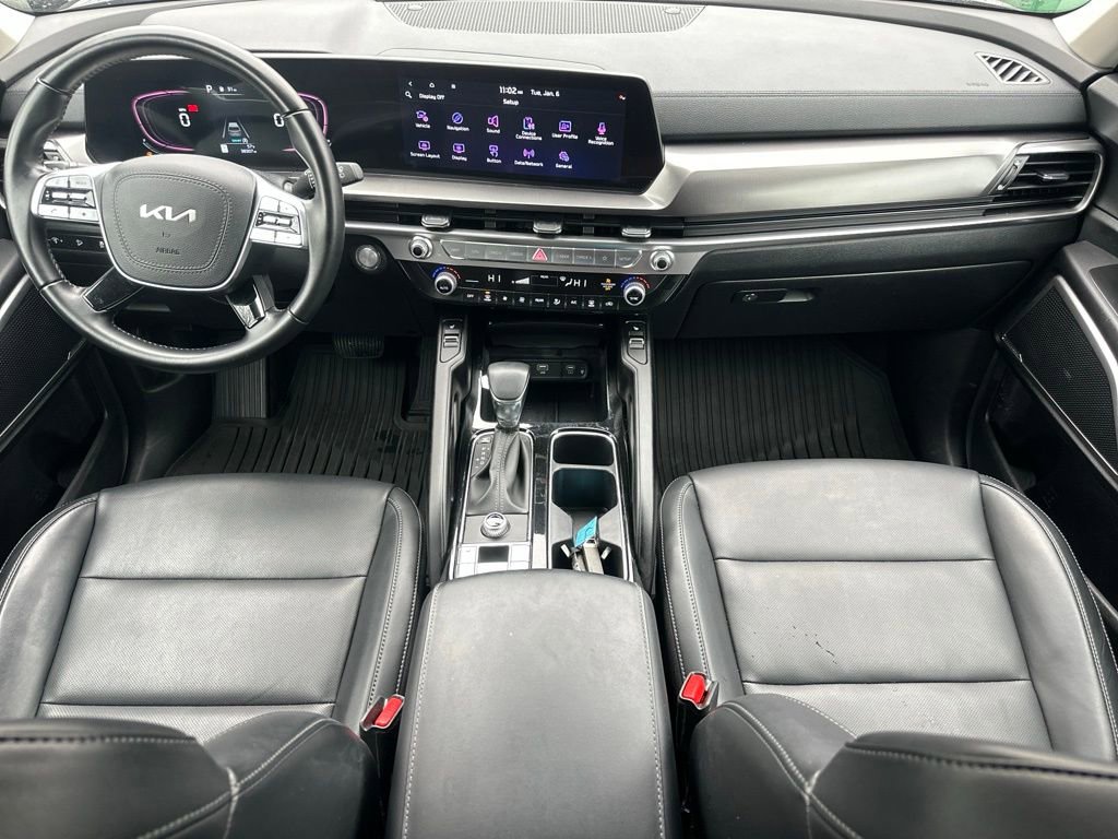 Used 2024 Kia Telluride S image 3