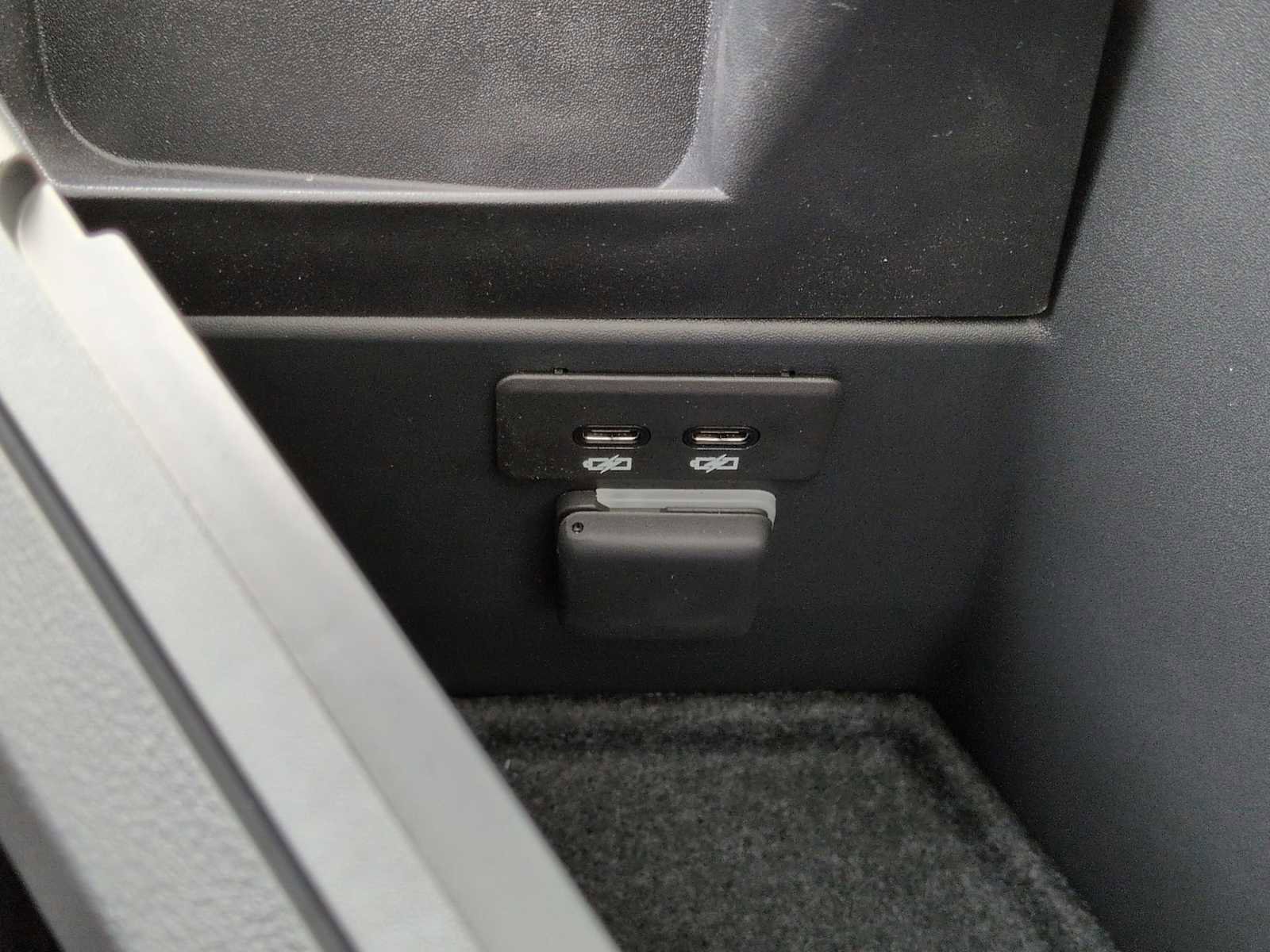 New 2025 Cadillac Optiq Luxury 1 image 21