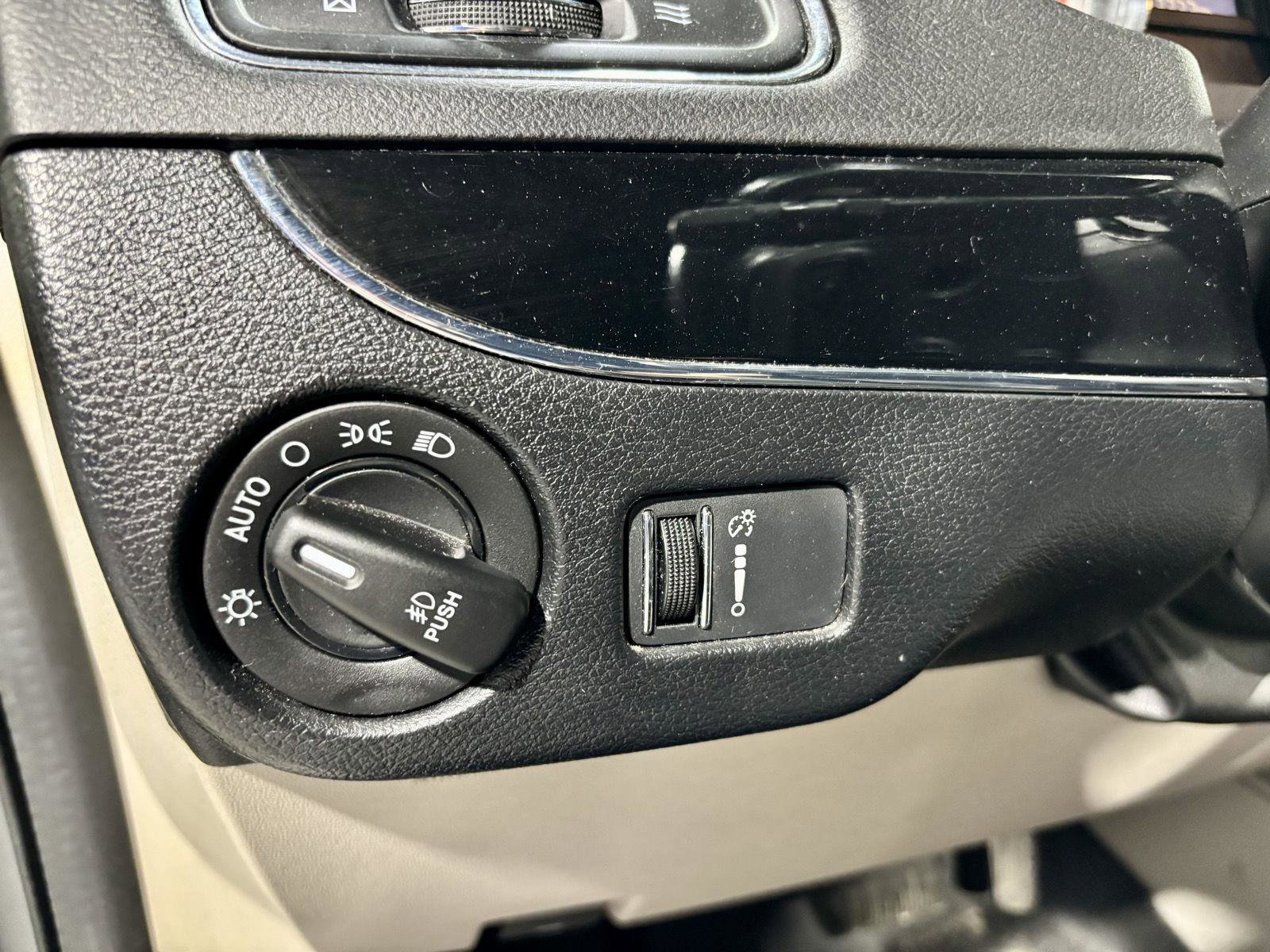 Used 2019 Dodge Grand Caravan SXT image 22