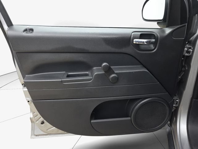 Used 2014 Jeep Compass Sport FWD image 27