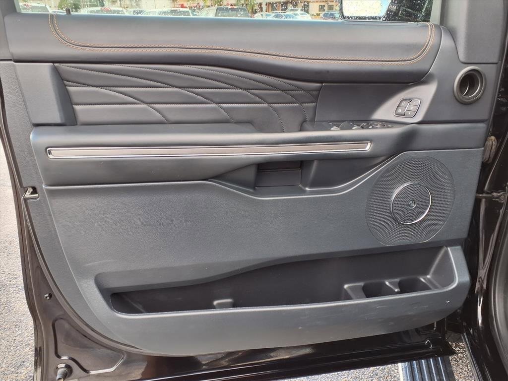 Used 2022 Ford Expedition Max Platinum image 27