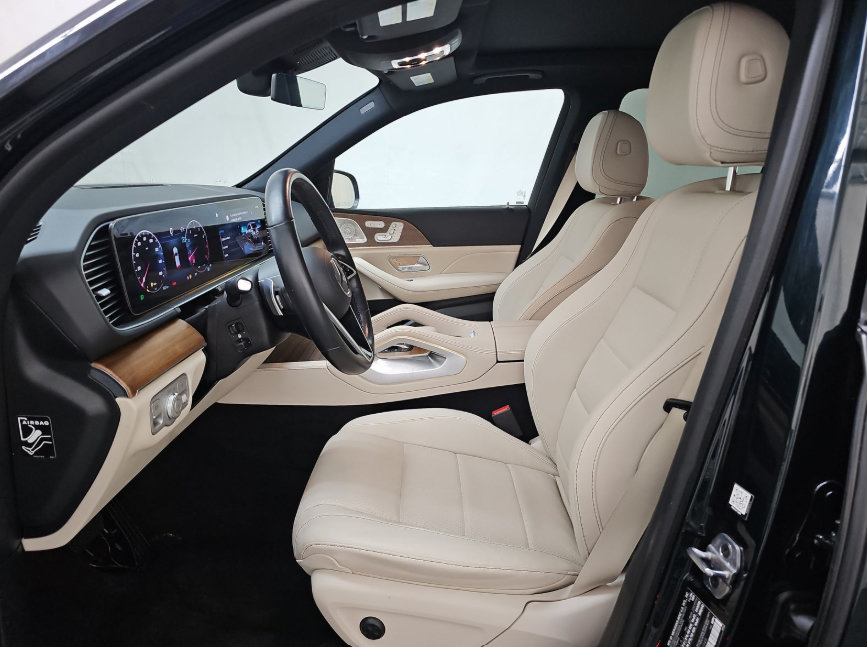 Used 2025 Mercedes-Benz GLE 350 4MATIC w/ AMG Line Exterior image 5