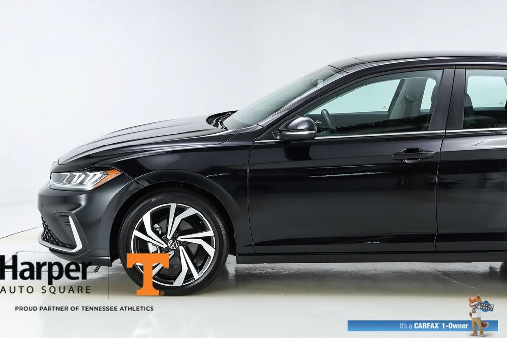Used 2025 Volkswagen Jetta SEL FWD image 43