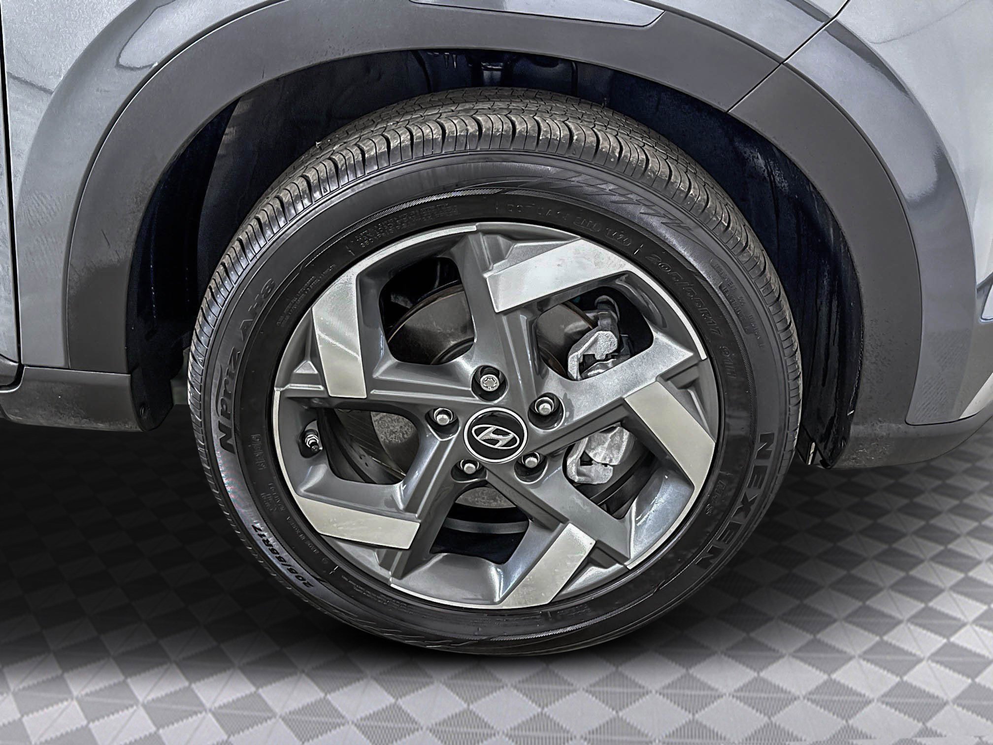 Used 2024 Hyundai Venue Limited image 36