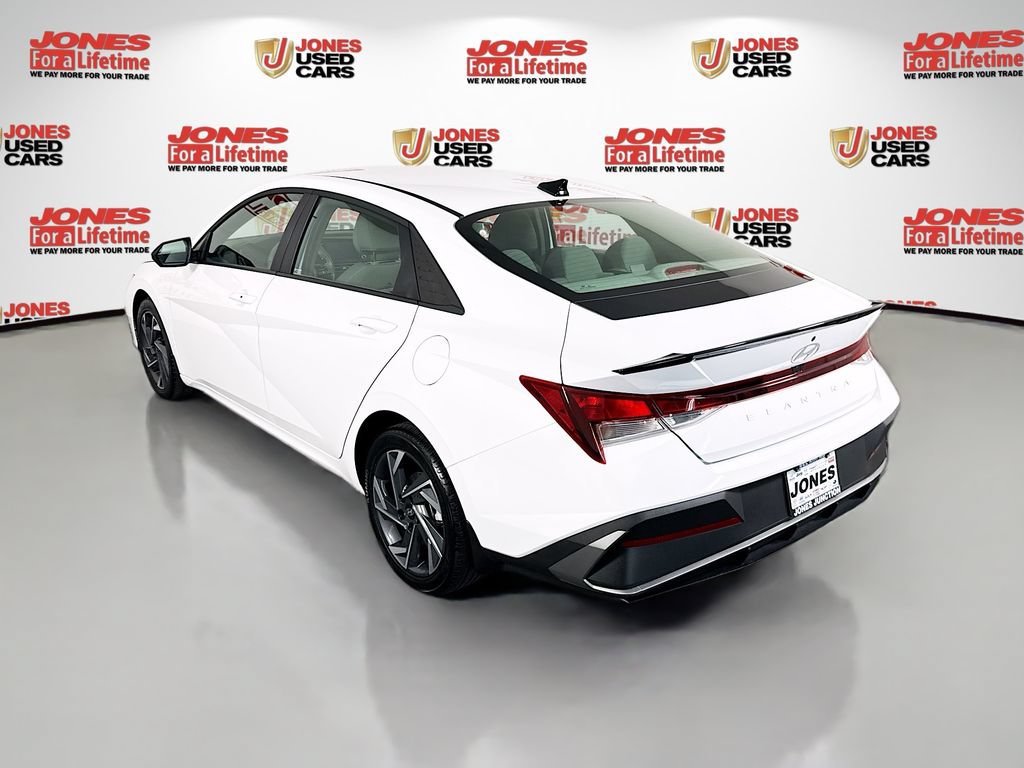 Certified 2025 Hyundai Elantra Sport FWD image 2
