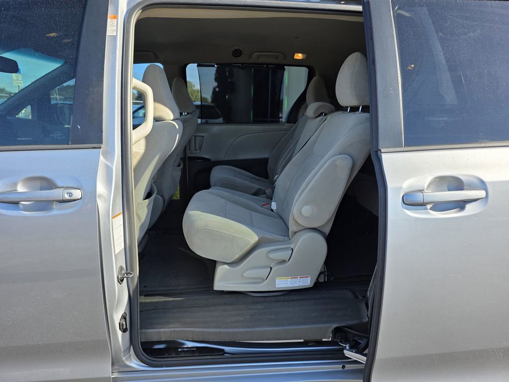 Used 2015 Toyota Sienna LE image 11