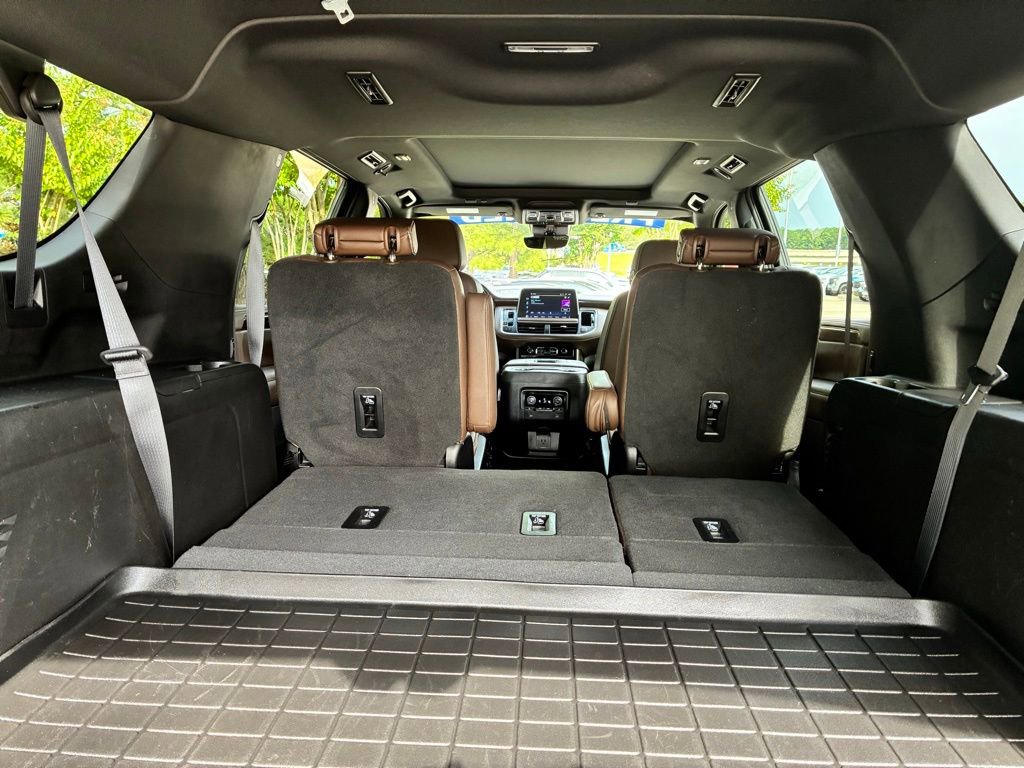Used 2023 Chevrolet Suburban High Country image 15