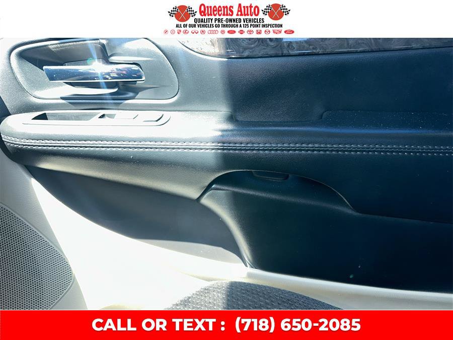 Used 2019 Dodge Grand Caravan SE FWD image 22