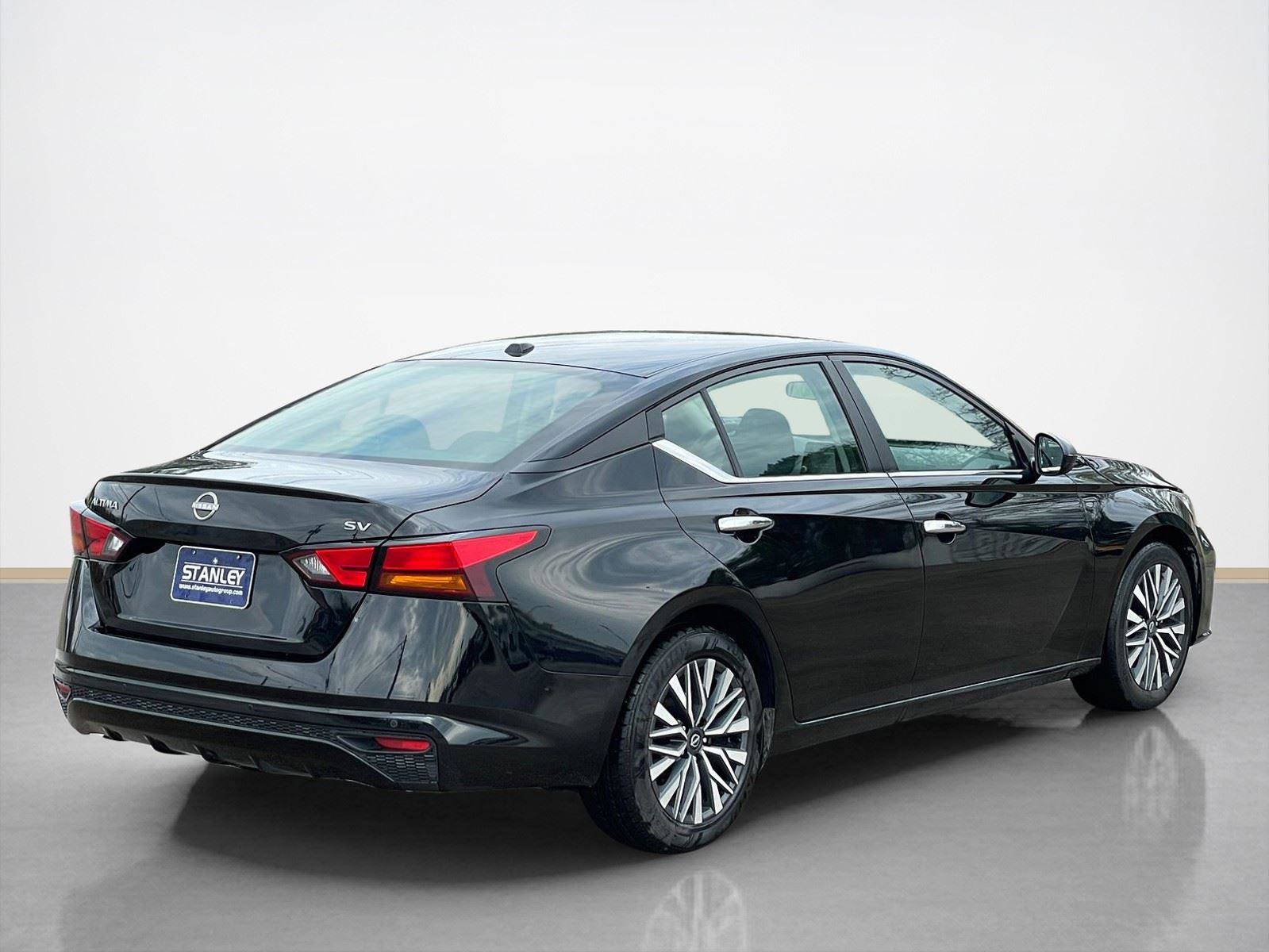 Used 2024 Nissan Altima 2.5 SV FWD image 8