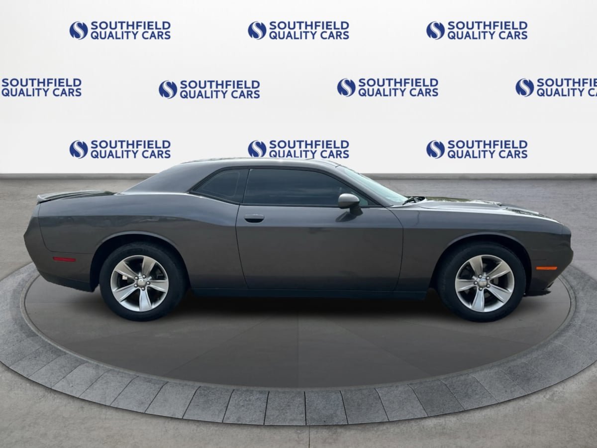 Used 2019 Dodge Challenger SXT RWD image 8