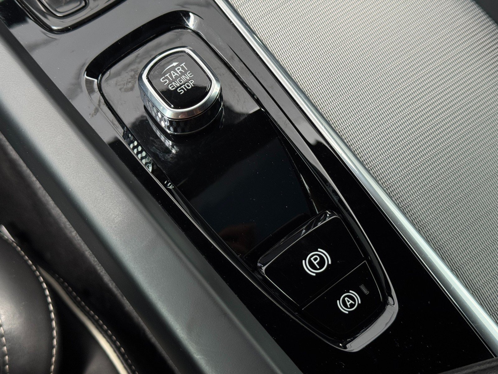 Used 2022 Volvo S60 B5 R-Design w/ Climate Package FWD image 30