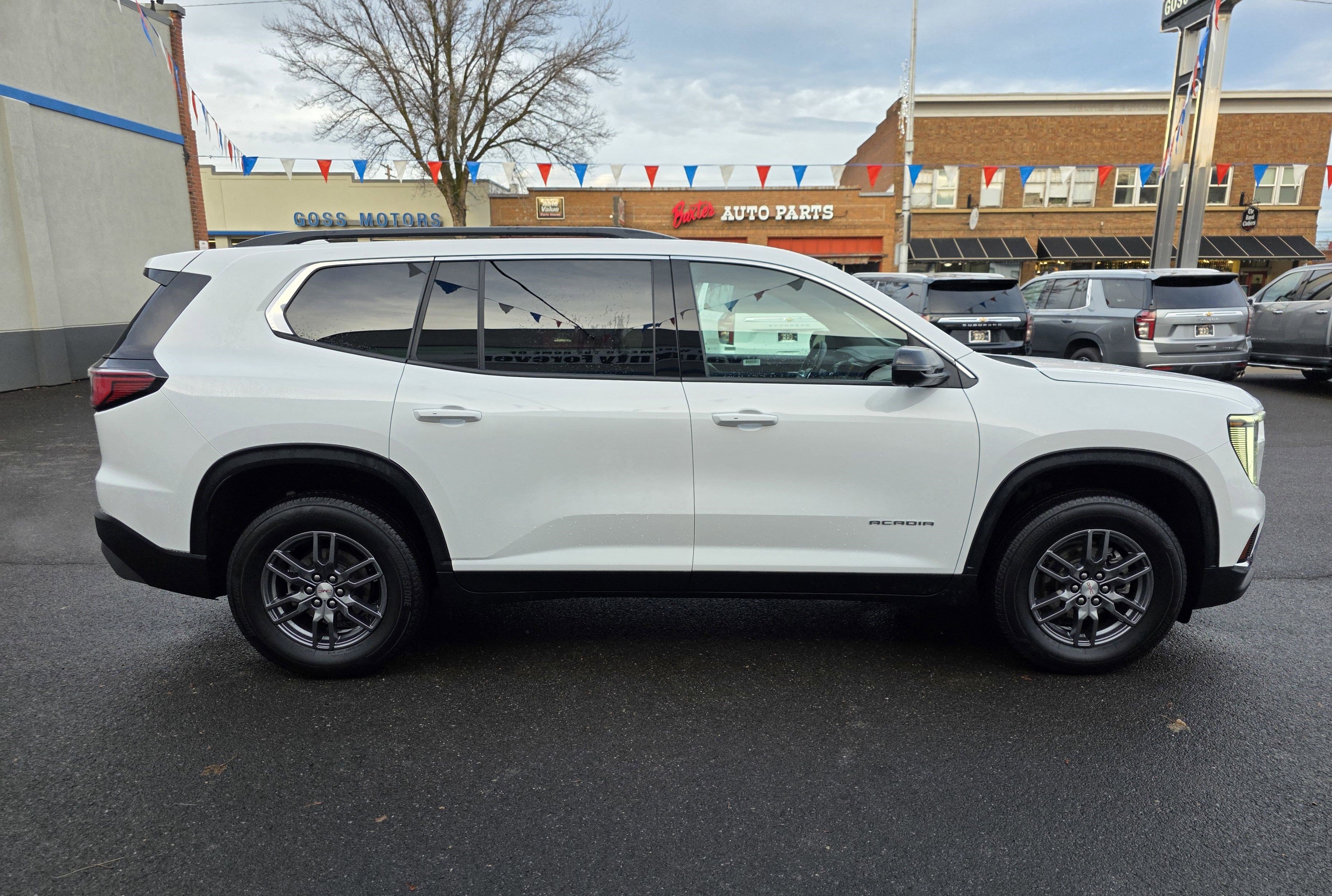 Used 2025 GMC Acadia Elevation image 9