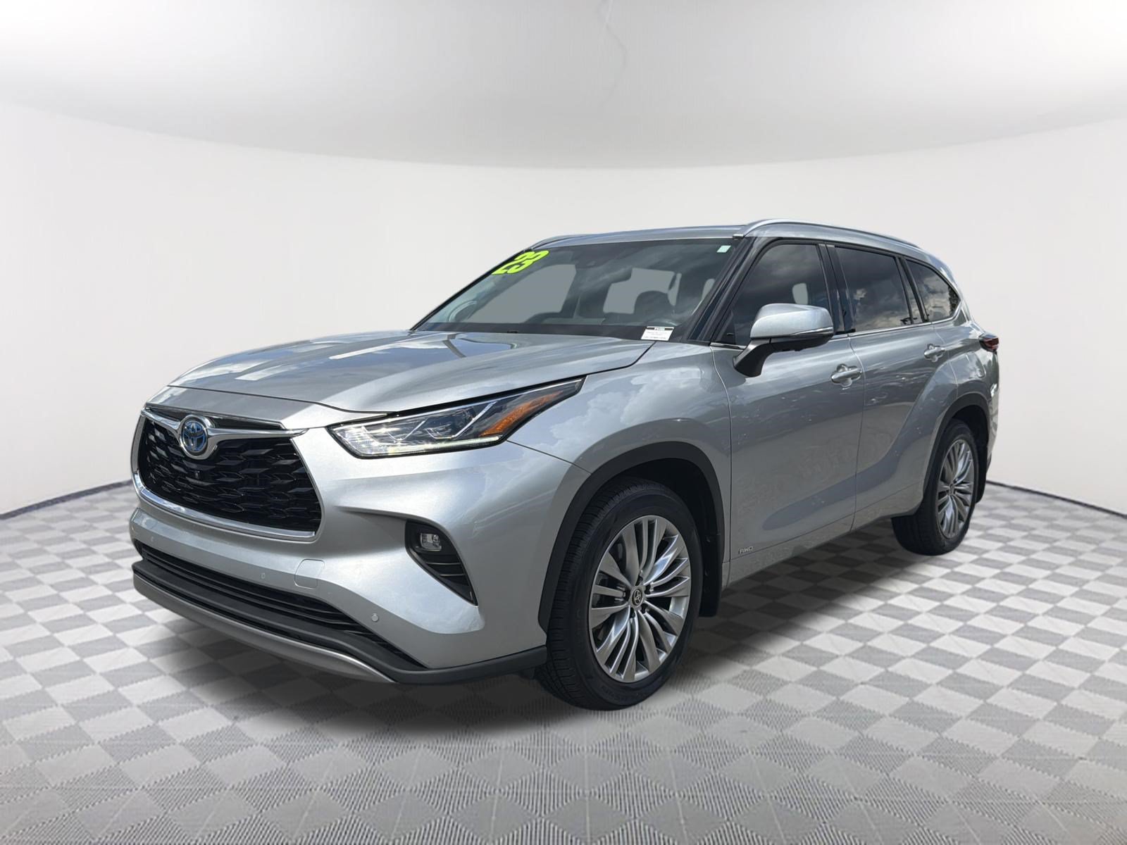 Used 2023 Toyota Highlander Platinum AWD/4WD image 3