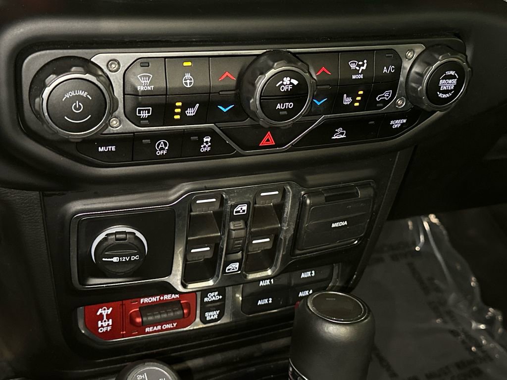 Used 2023 Jeep Wrangler Unlimited Rubicon w/ Cold Weather Group AWD/4WD image 27