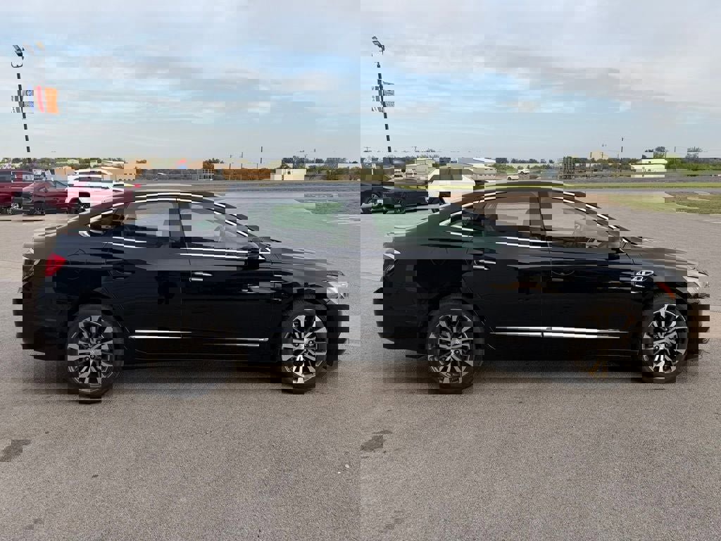 Used 2017 Buick LaCrosse Essence image 6