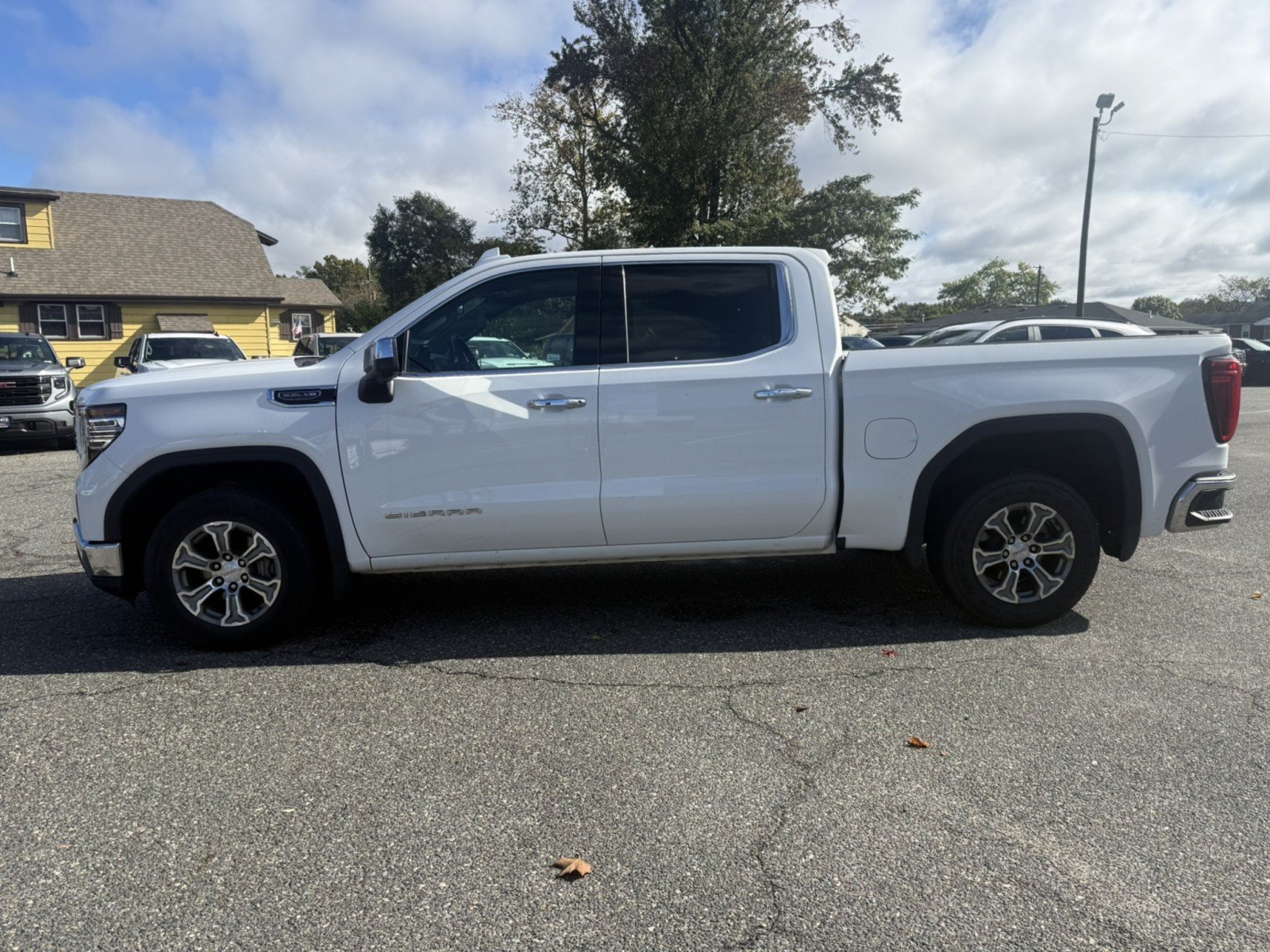 Used 2024 GMC Sierra 1500 SLT RWD image 2