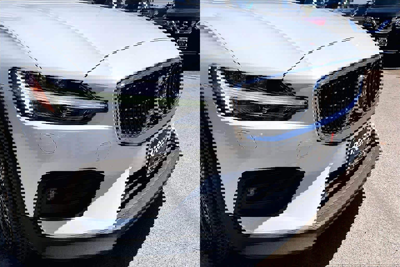 Used 2023 Volvo V60 B5 Cross Country Ultimate w/ Climate Package image 30