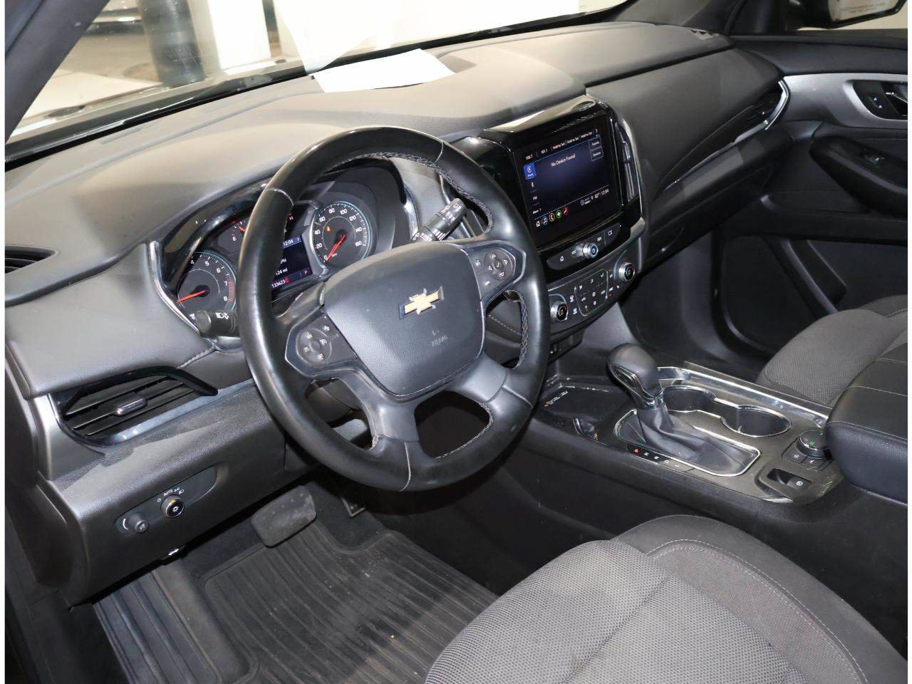 Used 2023 Chevrolet Traverse LT FWD image 11