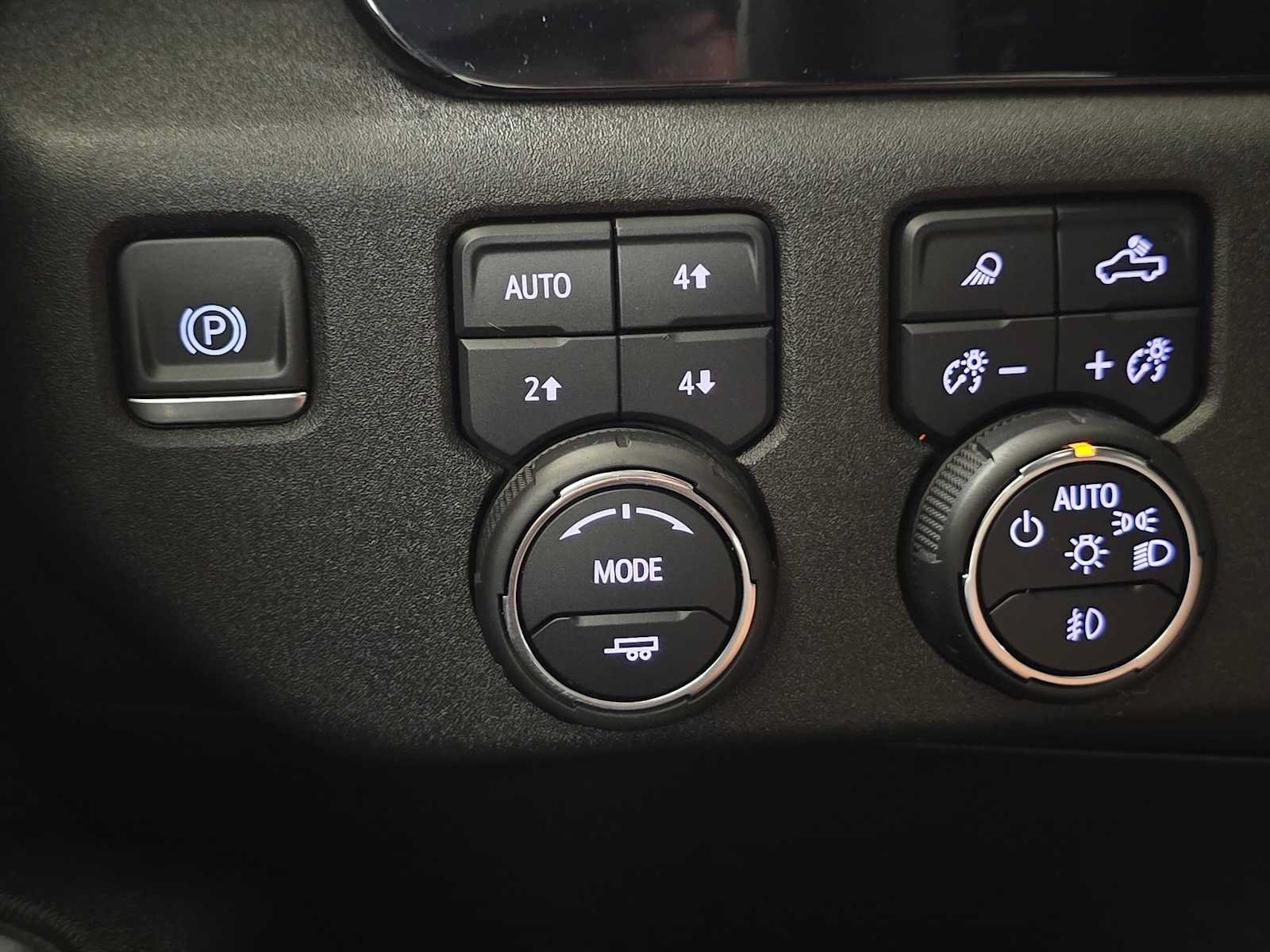 Used 2024 Chevrolet Silverado 1500 LTZ AWD/4WD image 35