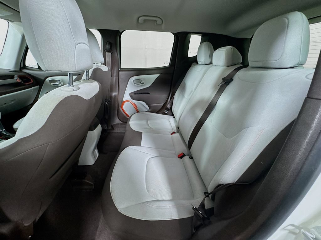 Used 2017 Jeep Renegade Latitude FWD image 27