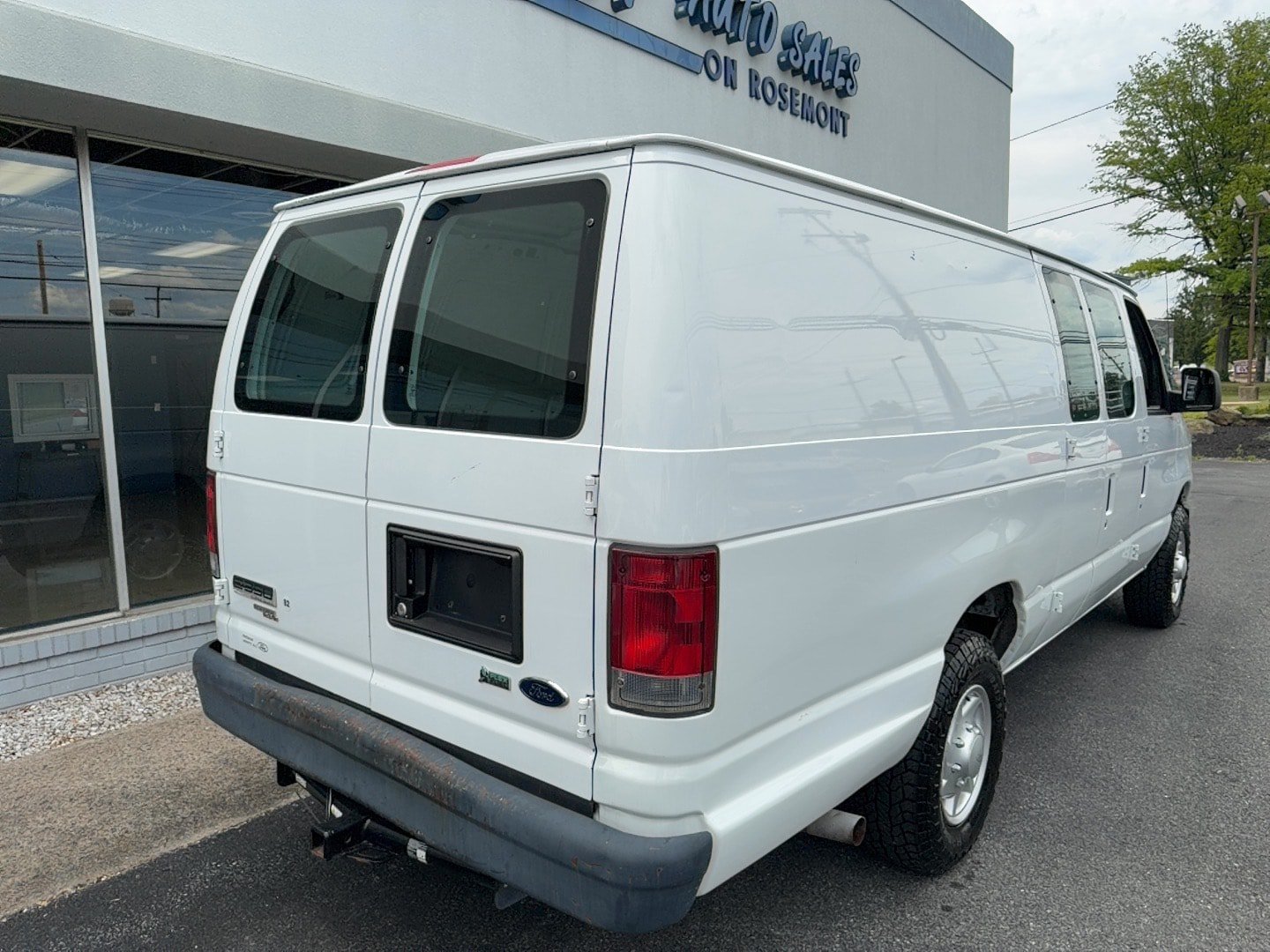 Used 2014 Ford E-350 and Econoline 350 Extended Super Duty w/ Power Group RWD image 3