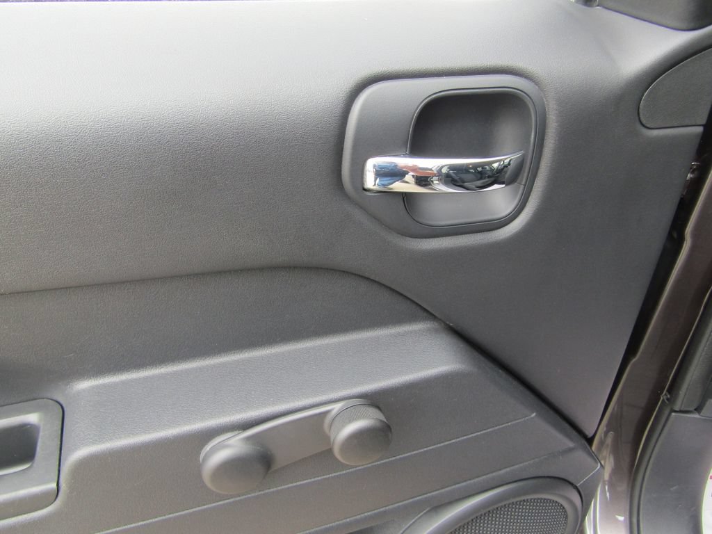 Used 2015 Jeep Patriot Sport FWD image 12