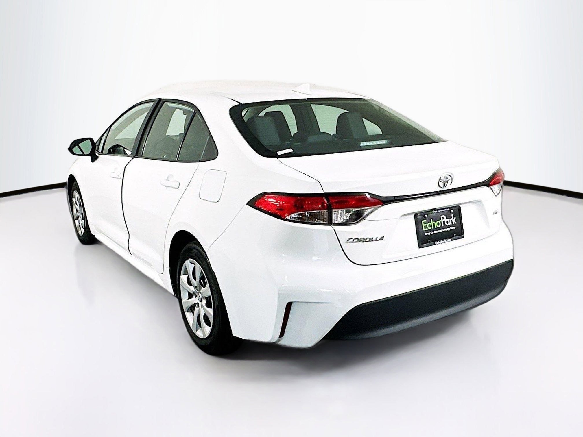 Used 2024 Toyota Corolla LE image 5