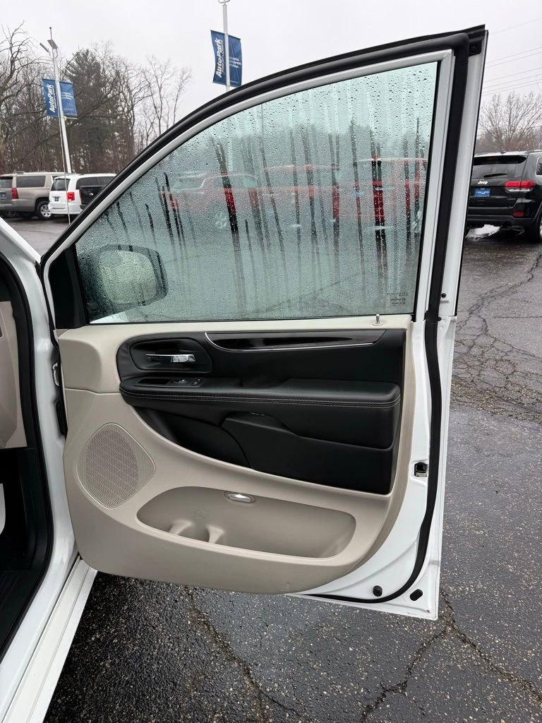 Used 2020 Dodge Grand Caravan SXT FWD image 22