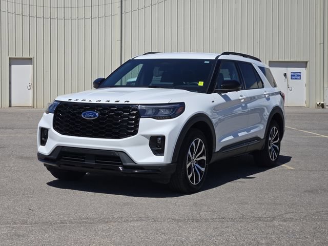 Used 2025 Ford Explorer ST-Line AWD/4WD image 3