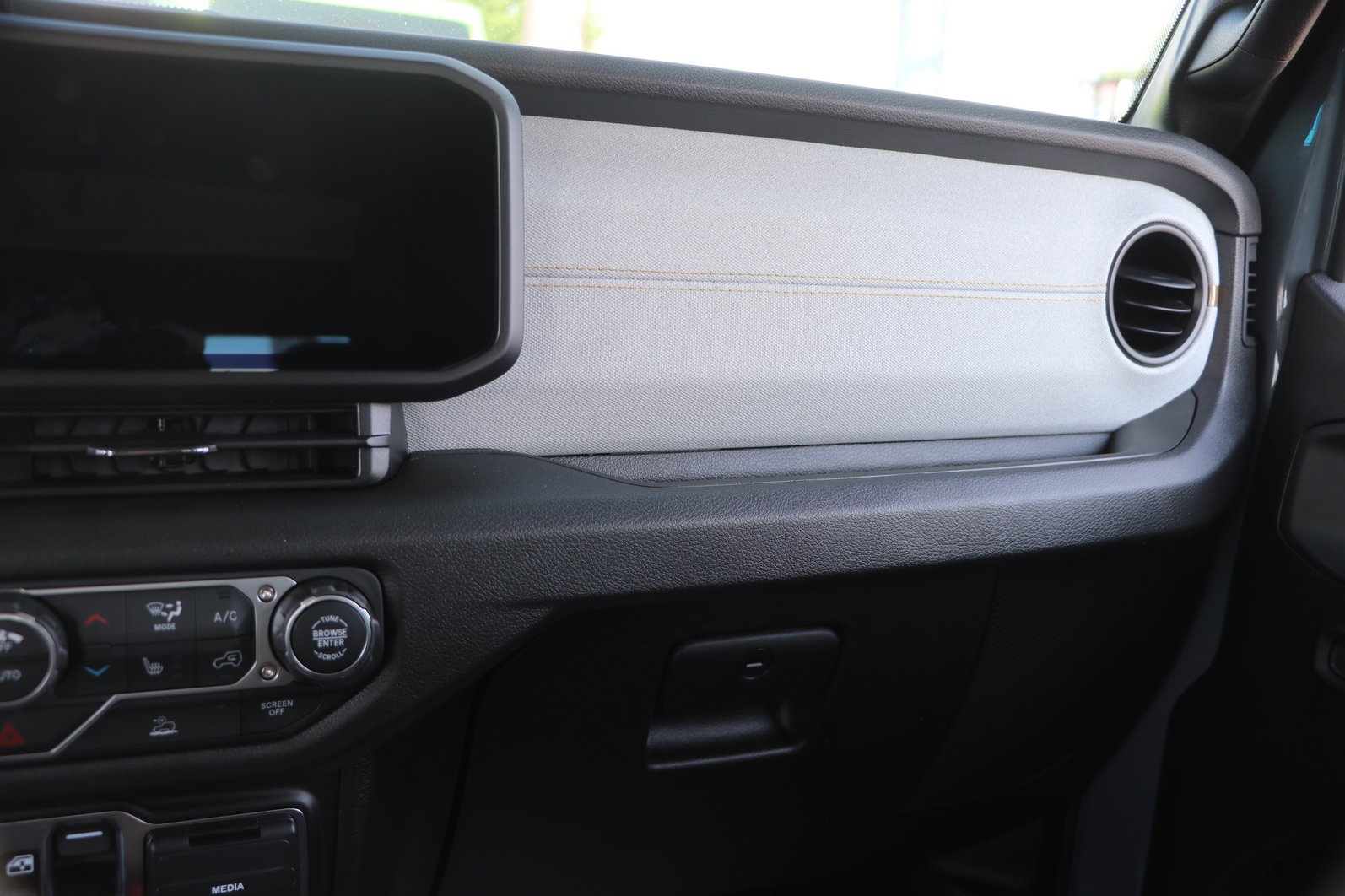 New 2026 Jeep Gladiator Sport AWD/4WD image 24