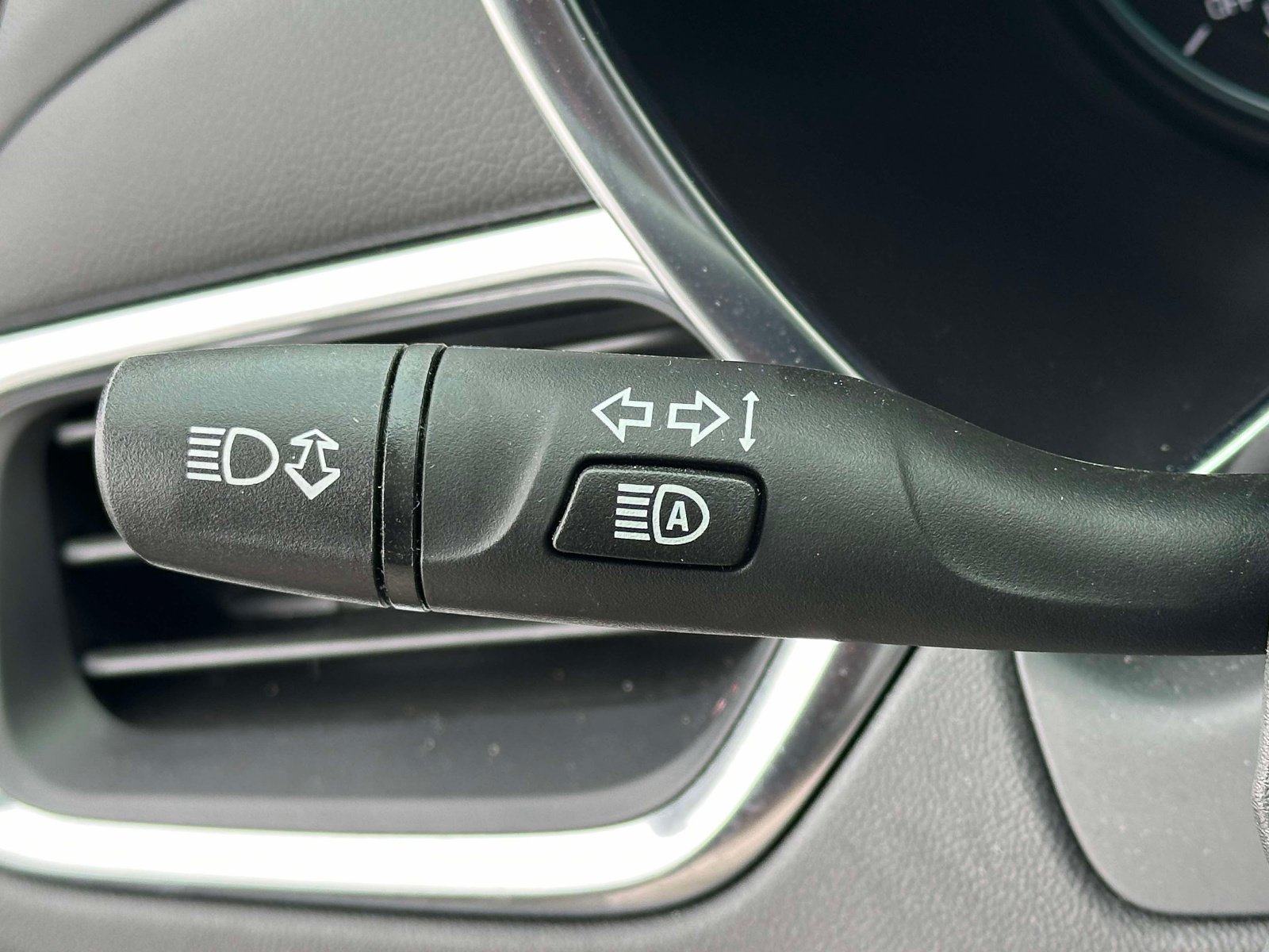Used 2024 Chevrolet Equinox LT AWD/4WD image 25
