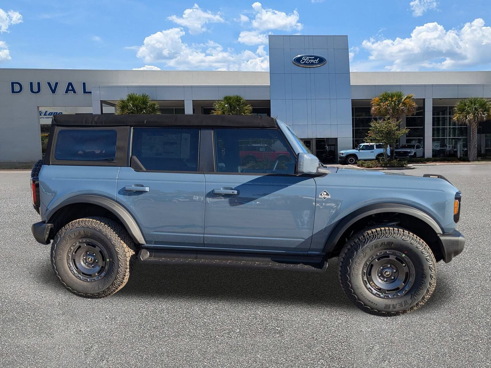 New 2025 Ford Bronco Outer Banks w/ Sasquatch Package AWD/4WD image 3