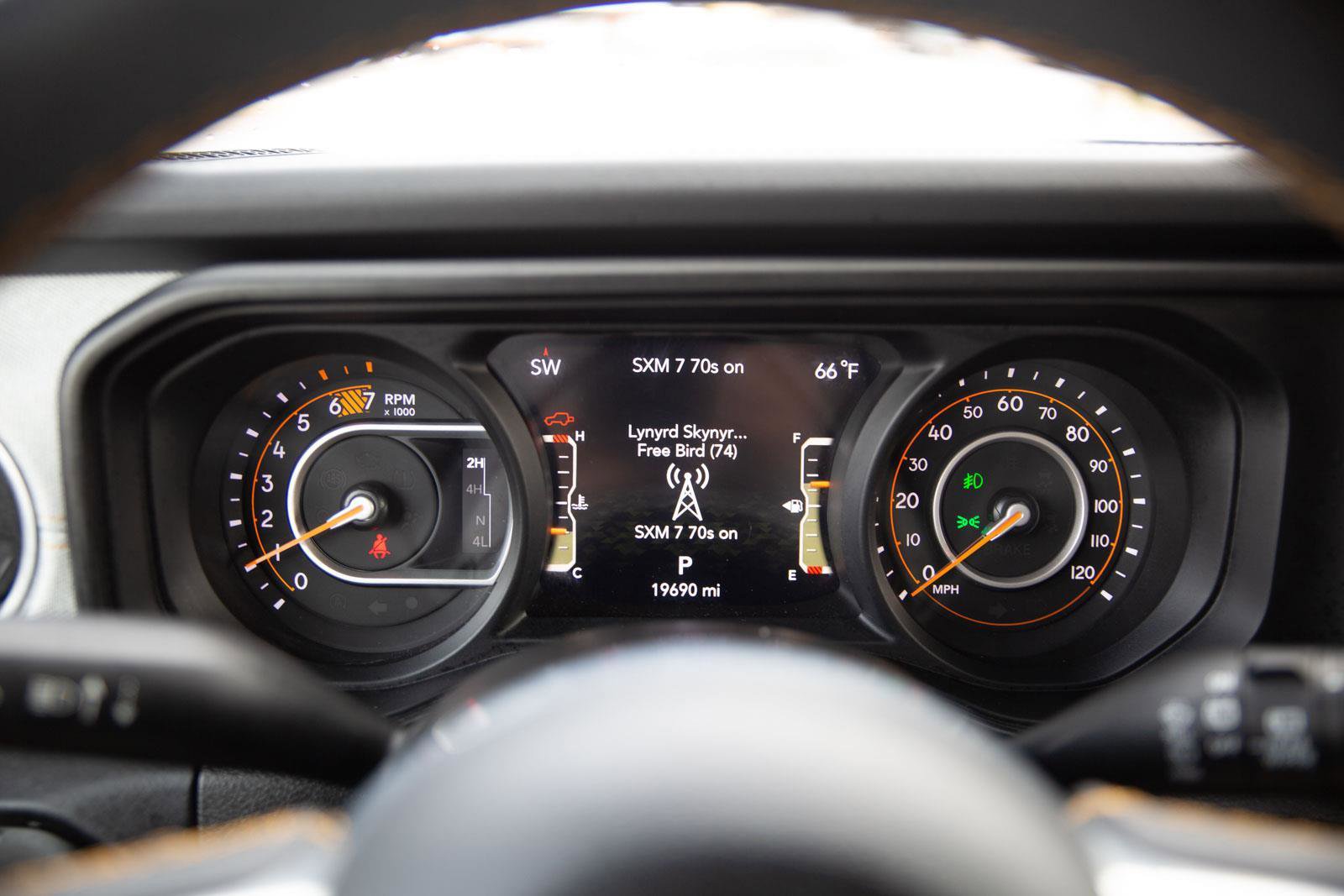 Used 2025 Jeep Wrangler Sahara image 11