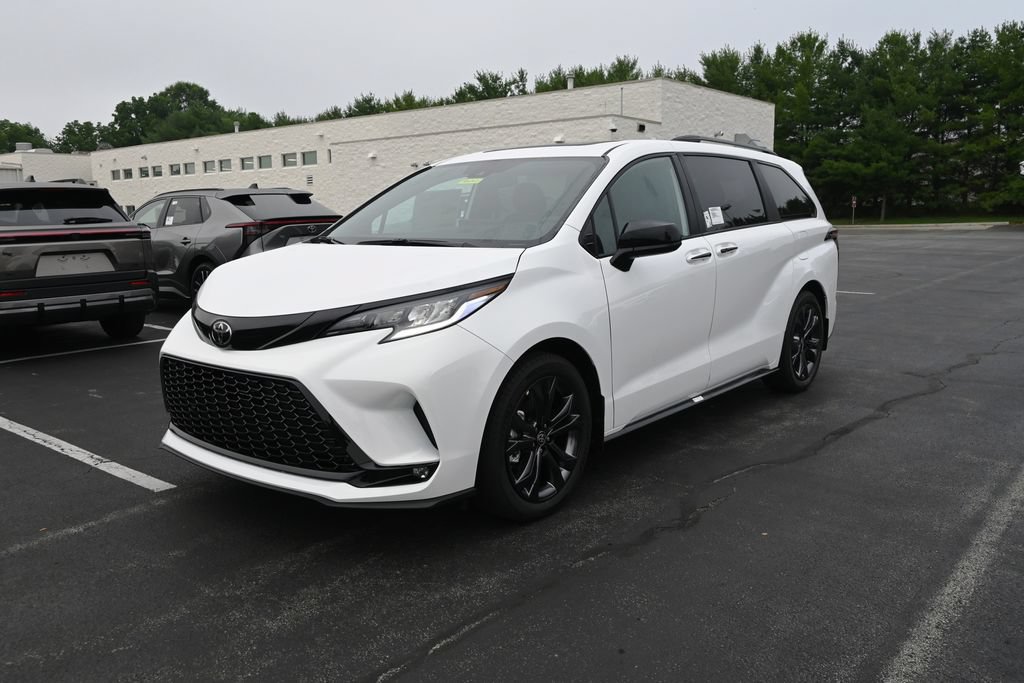 New 2026 Toyota Sienna XSE FWD image 2