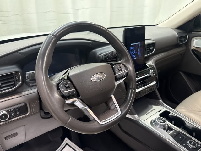 Used 2022 Ford Explorer Platinum w/ Equipment Group 601A AWD/4WD image 27