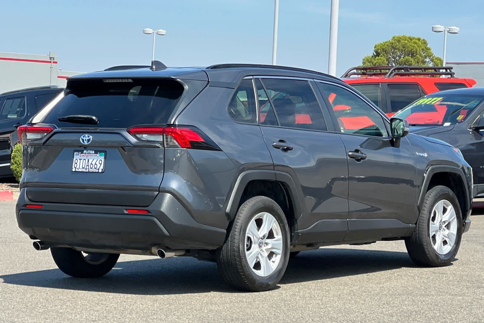 Used 2020 Toyota RAV4 LE AWD/4WD image 2