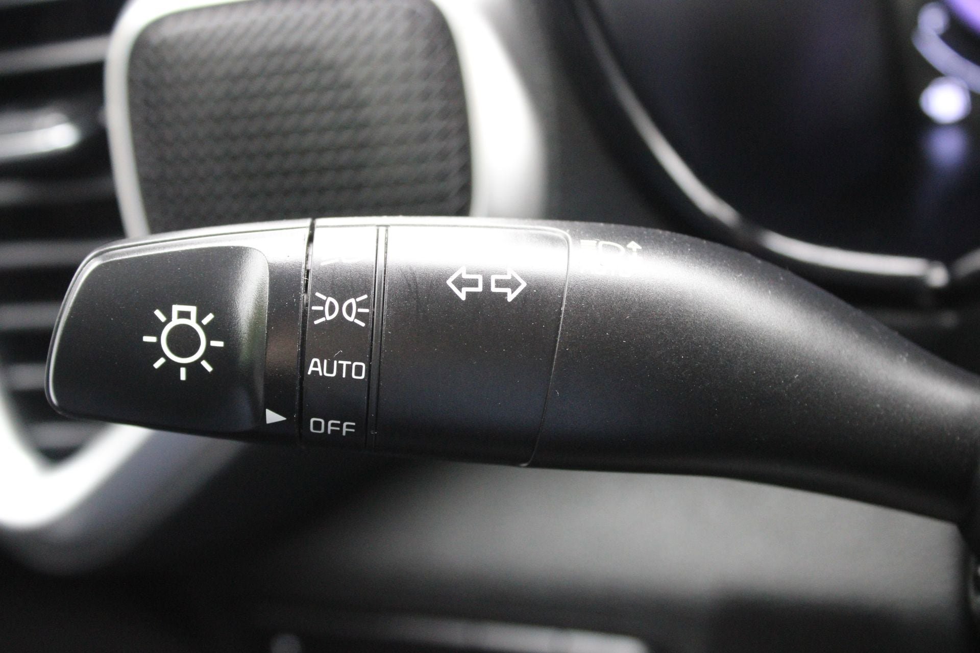 Used 2025 Kia Soul LX FWD image 29