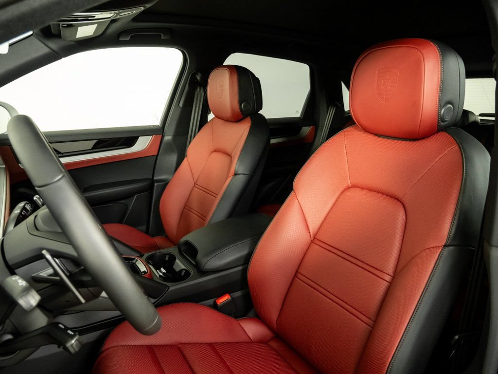 Certified 2026 Porsche Cayenne AWD/4WD image 5