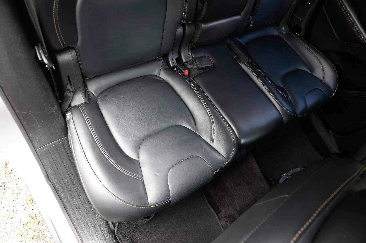 Used 2016 Jeep Cherokee Limited FWD image 12
