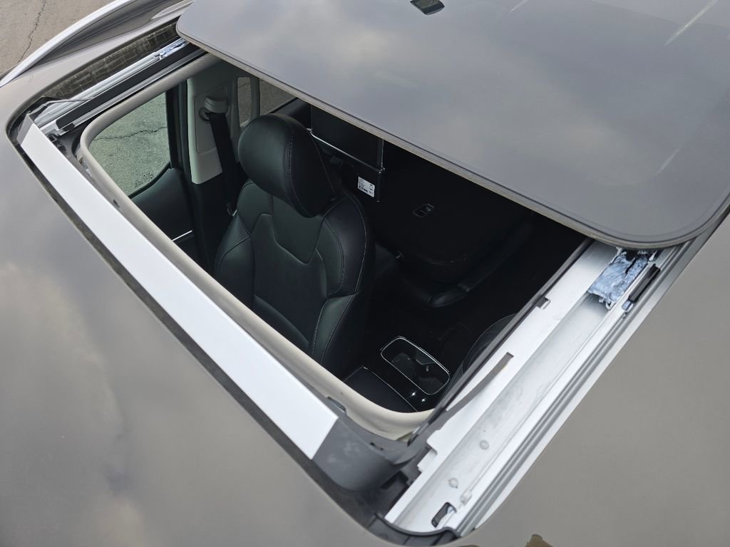 Used 2022 Kia Telluride S image 3