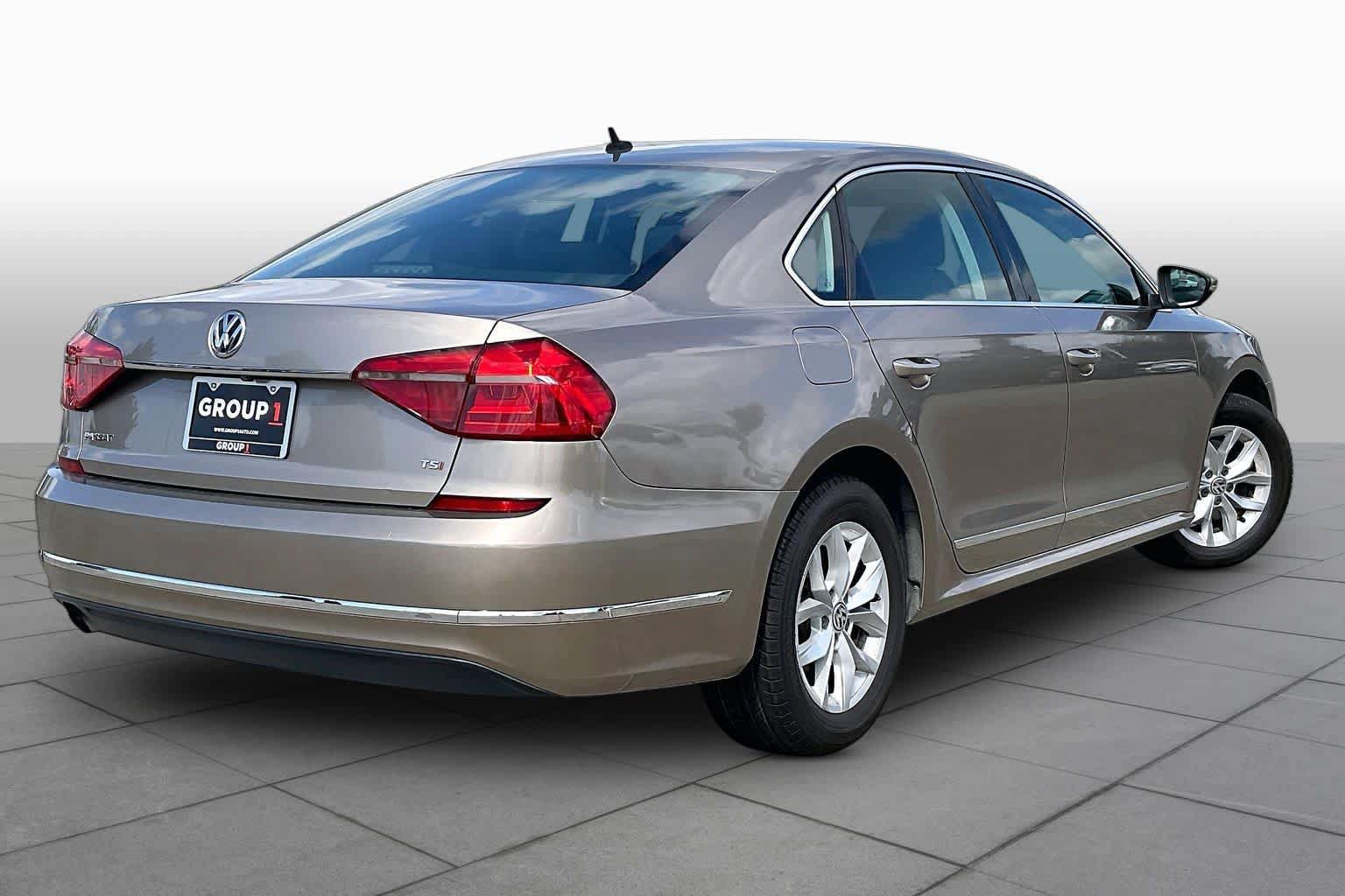 Used 2016 Volkswagen Passat 1.8T S FWD image 11