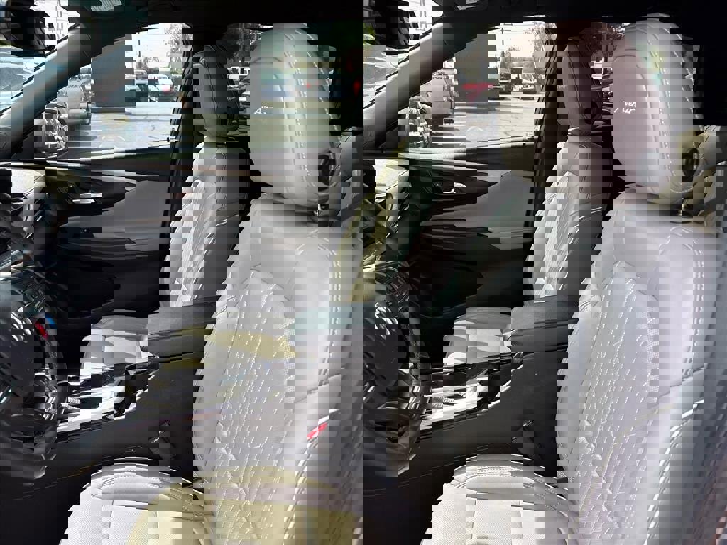 Used 2024 Buick Envista Avenir image 18