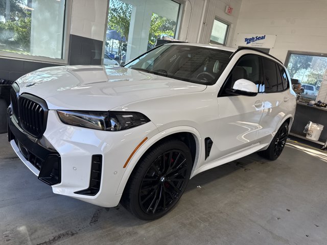 Used 2026 BMW X5 sDrive40i w/ M Sport Package RWD image 3
