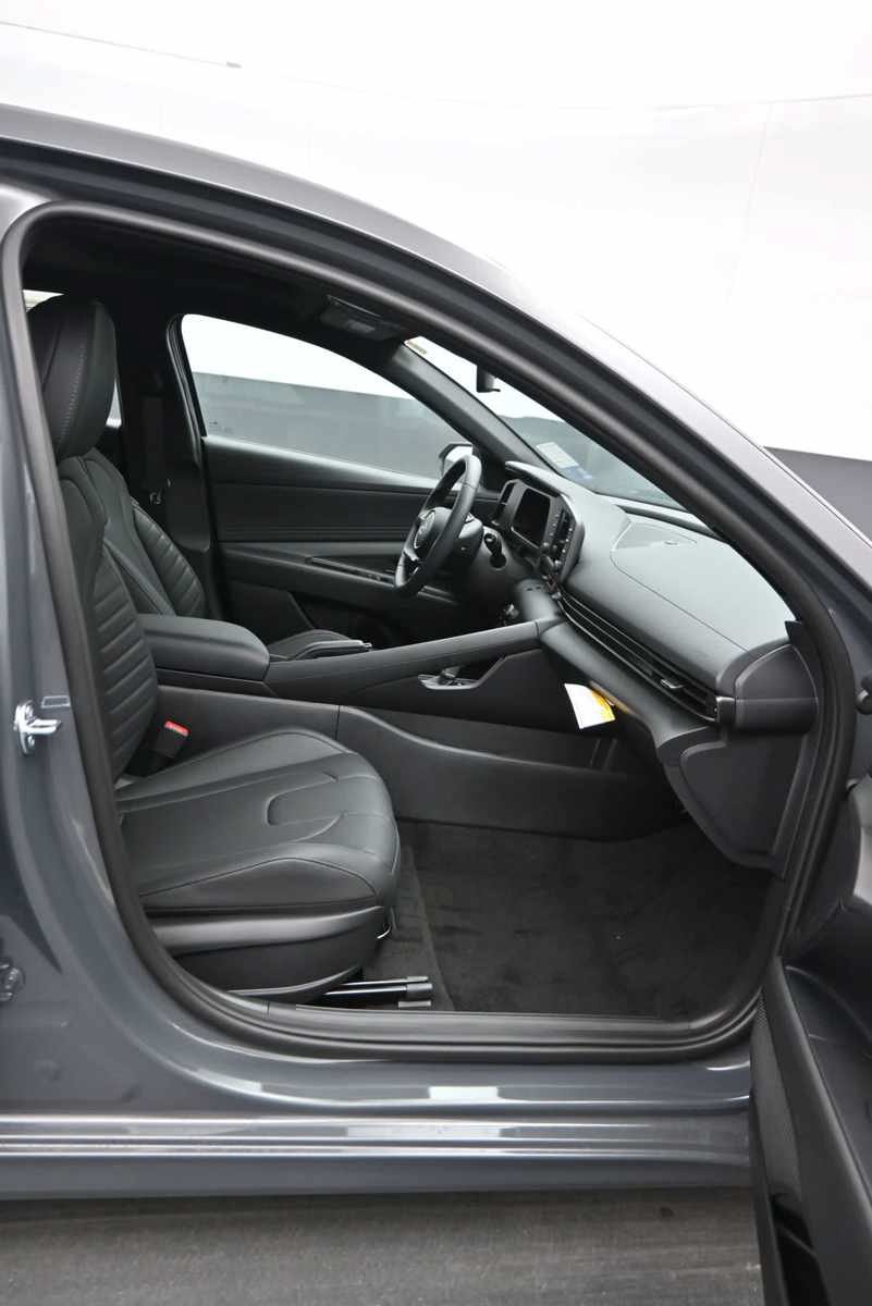 New 2026 Hyundai Elantra SEL Sport FWD image 10