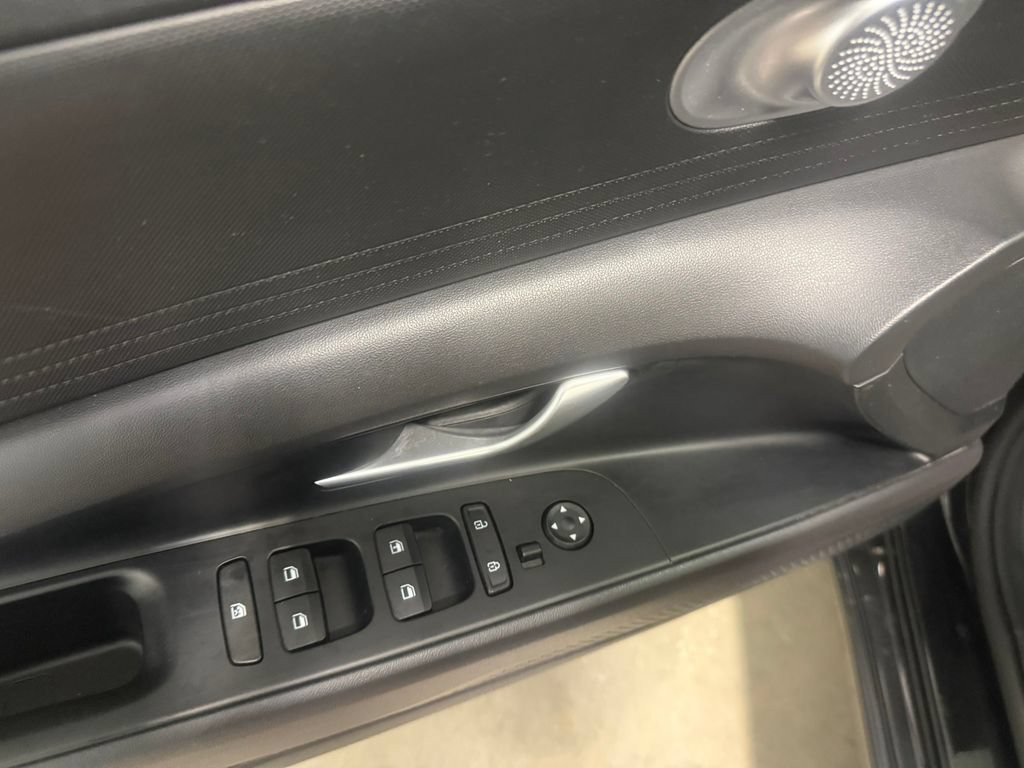 Used 2022 Hyundai Elantra SE FWD image 22