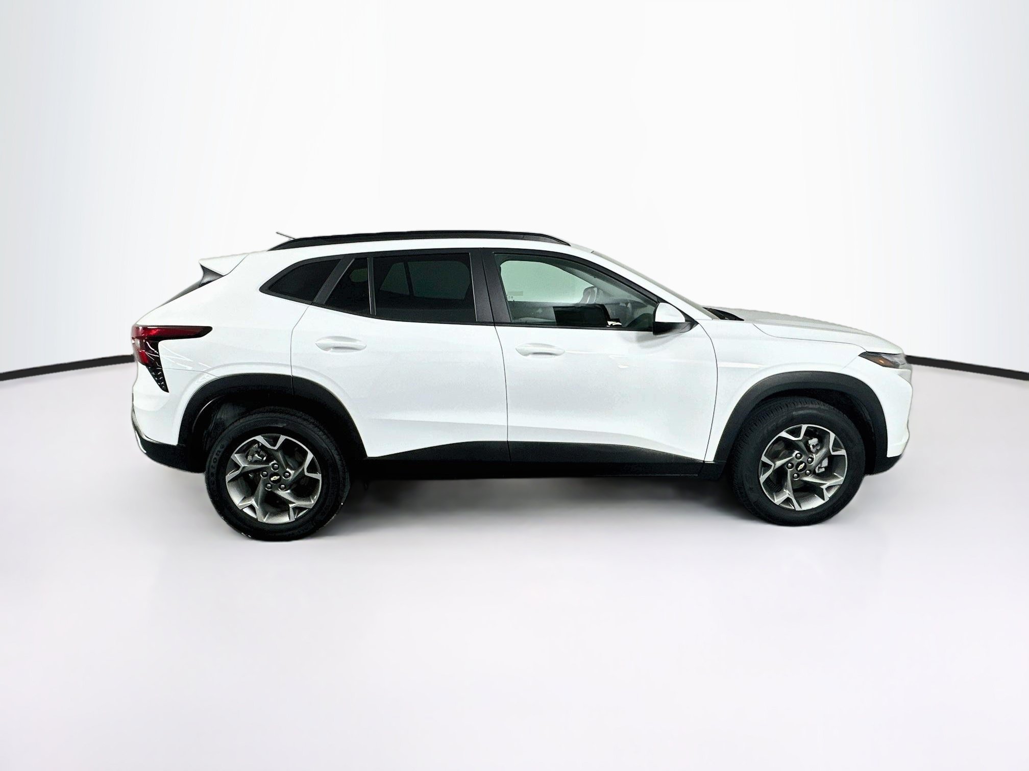 Used 2025 Chevrolet Trax LT FWD image 10