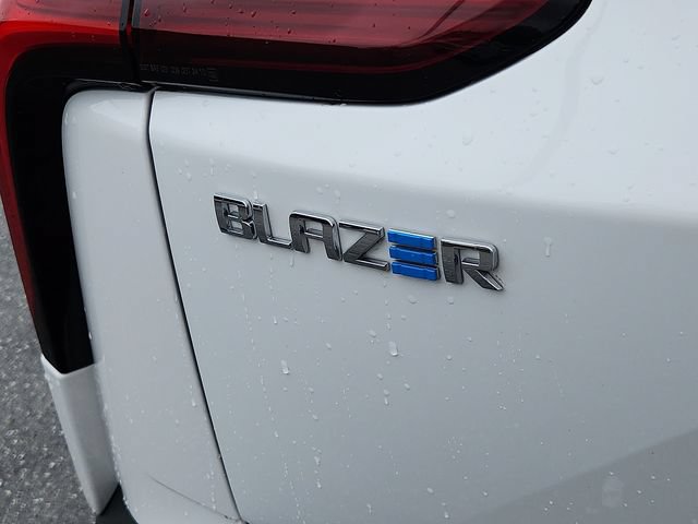Used 2024 Chevrolet Blazer EV LT AWD/4WD image 31