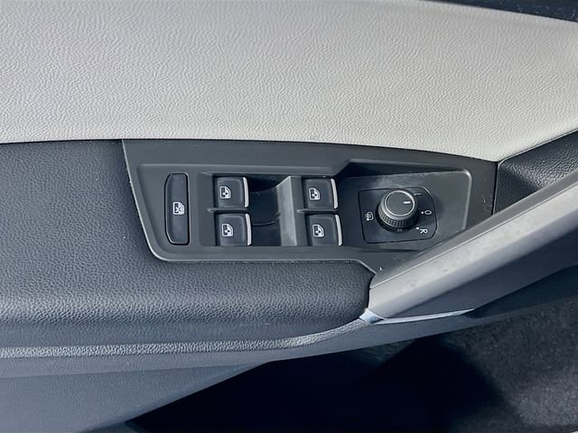 Used 2020 Volkswagen Tiguan SE w/ Panoramic Sunroof Package image 11